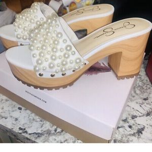 Jessica Simpson Telina2 platform slide in white pearl. Size 6.5